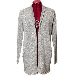 Nubbly knit white + black raglan sleeve open front cardigan two pockets